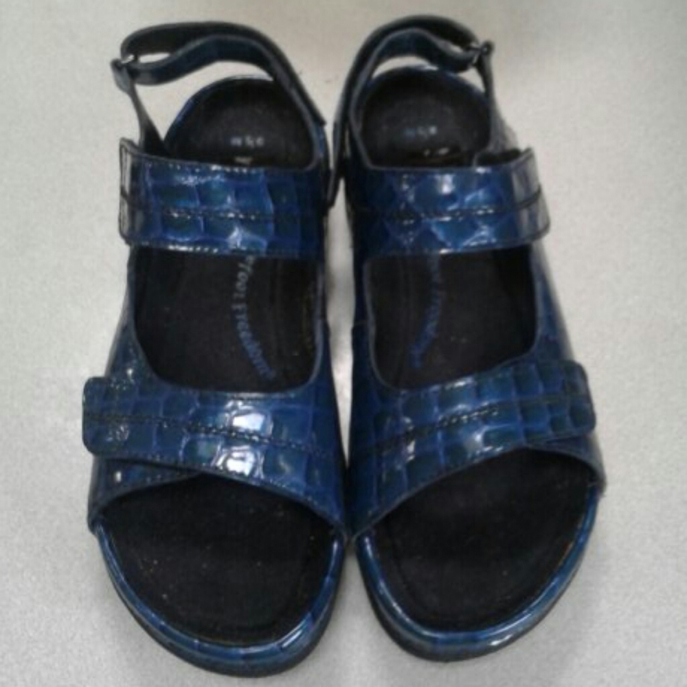 Barefoot Freedom Navy Blue Leather  Sandals 8.5